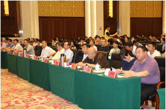 食品行業(yè)齊聚一堂，共商食安大計——第四屆自治區(qū)食品安全論壇在呼和浩特召開